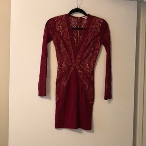 Form fitting maroon Dress Sm